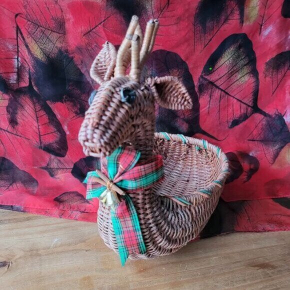 Vintage Wicker Reindeer Basket - Picture 7 of 7